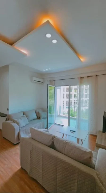 Tirane, jepet me qera apartament 1+1+Ballkon Kati 4, 70 m² 450 € (liqeni that)