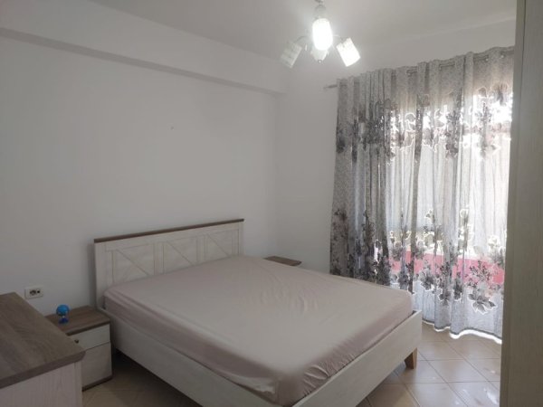 Tirane, jepet me qera apartament 2+1+Ballkon Kati 5, 70 m² 650 € (KOMUNA E PARISIT)