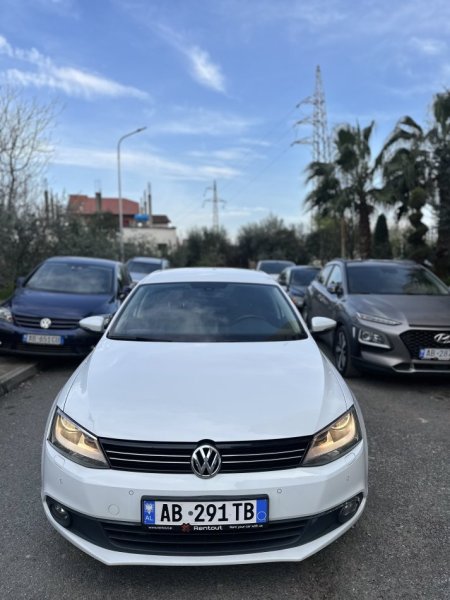Tirane, shes makine Volkswagen jetta Nafte, e bardhë automatik Kondicioner 7.200 €