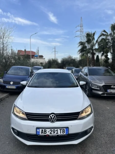 Tirane, shes makine Volkswagen jetta Nafte, e bardhë automatik Kondicioner 7.200 €