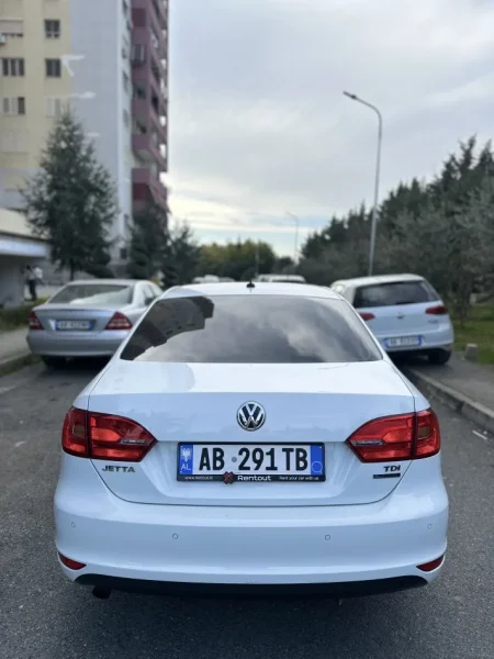 Tirane, shes makine Volkswagen jetta Nafte, e bardhë automatik Kondicioner 7.200 €
