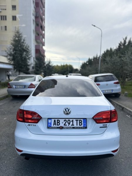 Tirane, shes makine Volkswagen jetta Nafte, e bardhë automatik Kondicioner 7.200 €