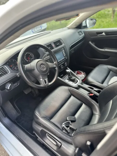 Tirane, shes makine Volkswagen jetta Nafte, e bardhë automatik Kondicioner 7.200 €