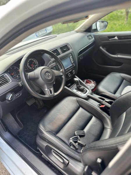 Tirane, shes makine Volkswagen jetta Nafte, e bardhë automatik Kondicioner 7.200 €