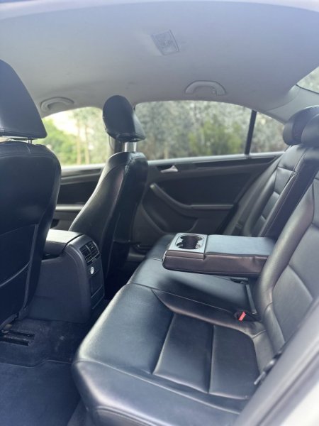 Tirane, shes makine Volkswagen jetta Nafte, e bardhë automatik Kondicioner 7.200 €