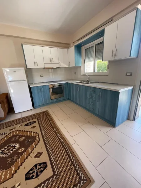 Tirane, jepet me qera shtepi 1+1 Kati 1, 65 m² 300 € 