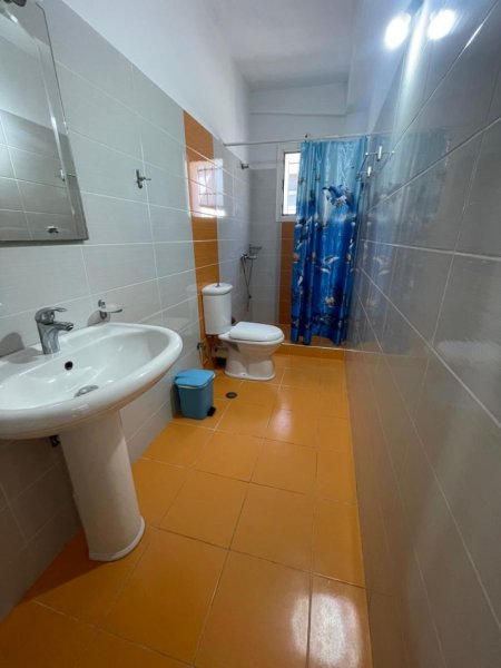 Tirane, jepet me qera shtepi 1+1 Kati 1, 65 m² 300 € 