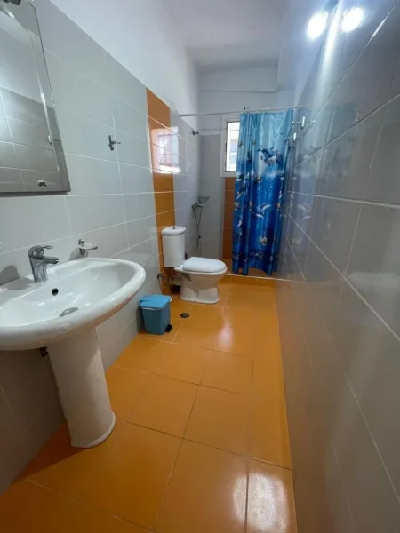 Tirane, jepet me qera shtepi 1+1 Kati 1, 65 m² 300 € 
