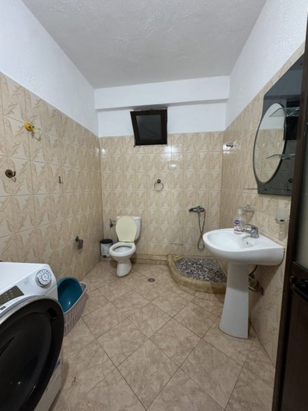 Tirane, jepet me qera apartament 1+1 Kati 1, 80 m² 270 € (Yzberisht)