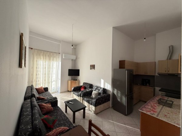 Tirane, jepet me qera apartament 2+1+Aneks+Ballkon Kati 2, 90 m² 400 € (astir)