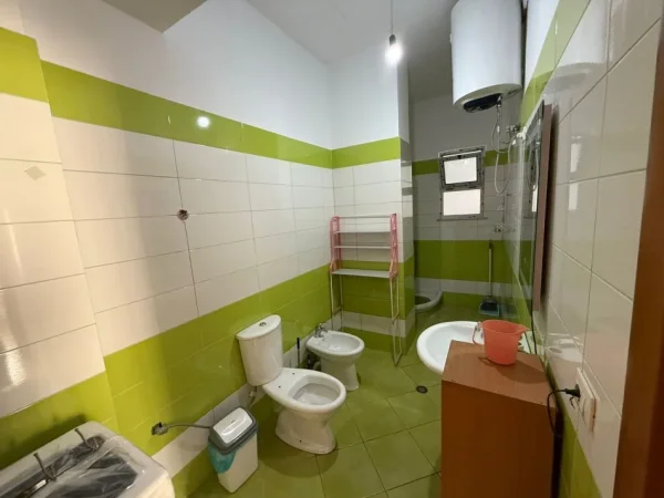 Tirane, jepet me qera apartament 2+1+Aneks+Ballkon Kati 2, 90 m² 400 € (astir)