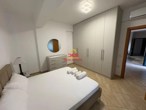 Vlore, jepet me qera apartament 2+1+Ballkon Kati 5, 90 m² 400 € (Rruga Gjergj Arianiti)
