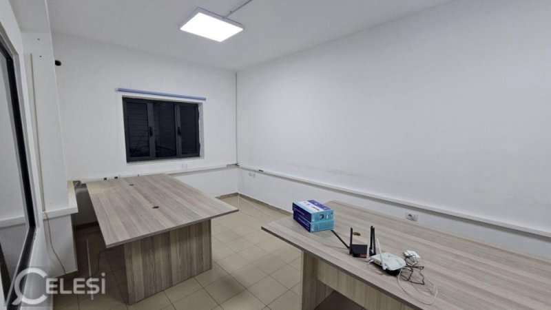Tirane, jepet me qera zyre Kati 2, 140 m² 900 € (PAZARI I RI)
