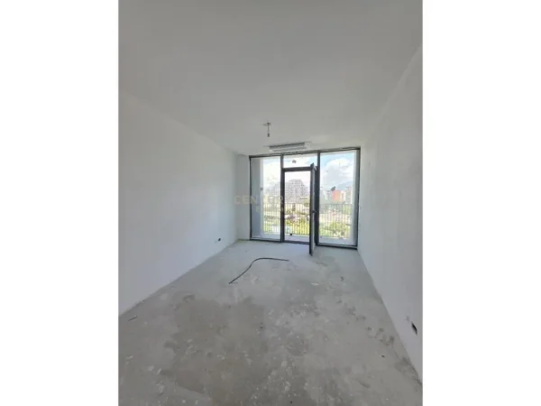 Tirane, jepet me qera ambjent biznesi , 187 m² 1800 €