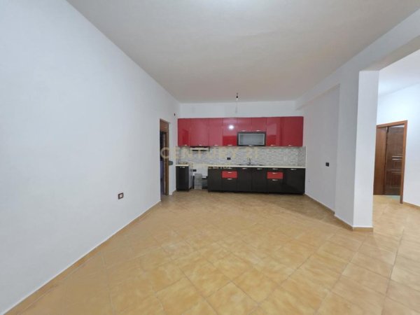 Tirane, jepet me qera apartament 3+1 Kati 2, 120 m² 430 €