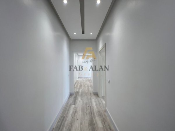 Tirane, shitet 3+1+2 Kati 8, 165 m² 454.000 € (Komuna e Parisit, Kika 2)