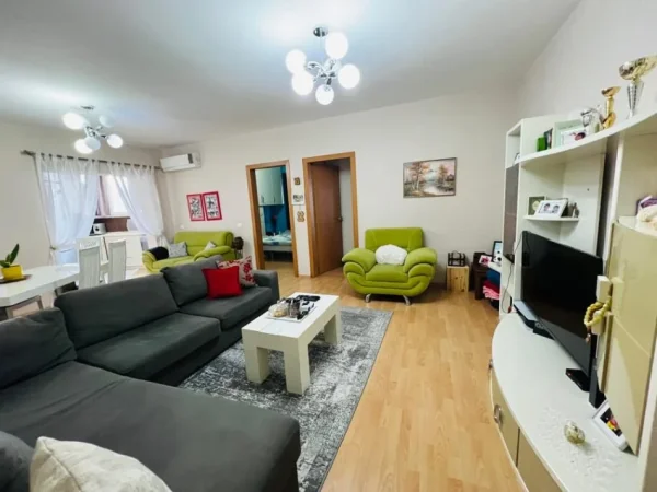 Tirane, shitet apartament 2+1 Kati 10, 90 m² 200.000 € (Komuna parisit)