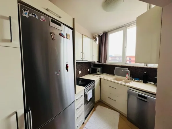 Tirane, shitet apartament 2+1 Kati 10, 90 m² 200.000 € (Komuna parisit)