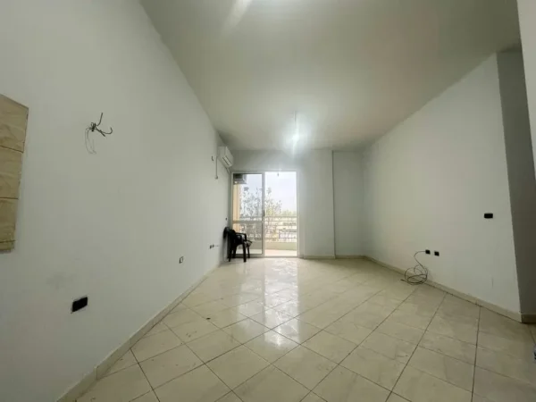 Tirane, shitet apartament 1+1 Kati 4, 65 m² 110.000 € (Dritan hoxha)