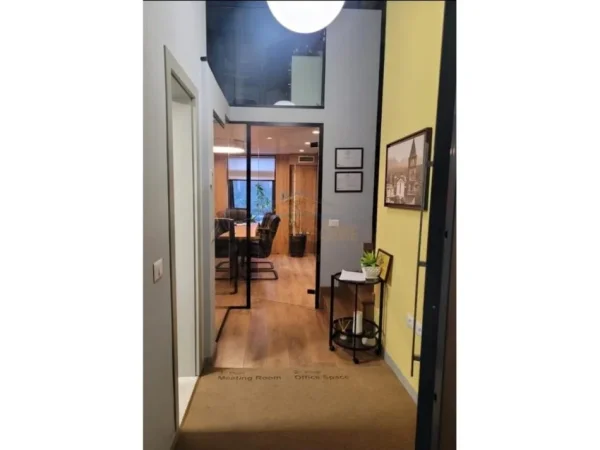 Qira, Ambient Biznesi, Qendër (Pranë Qendrës Tregtare Toptan)