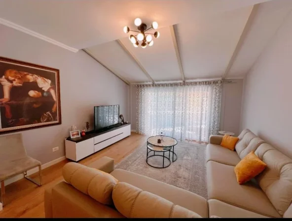 Tirane, jepet me qera apartament 2+1 Kati 8, 120 m² 900 € (Shkolla baletit)