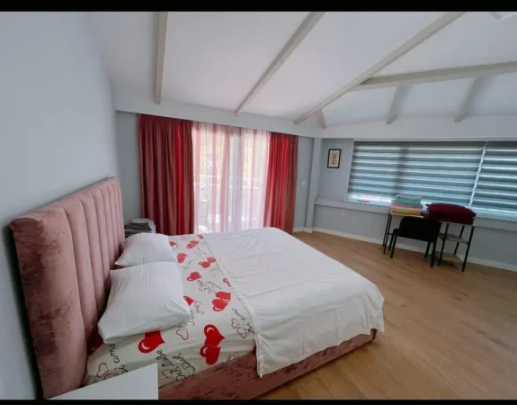 Tirane, jepet me qera apartament 2+1 Kati 8, 120 m² 900 € (Shkolla baletit)