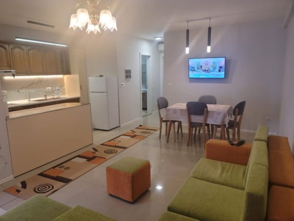 Tirane, jepet me qera apartament+verande | Penthouse 2+1+Ballkon Kati 1, 99 m² 450 € (Dy Kullat e Malezjanit)
