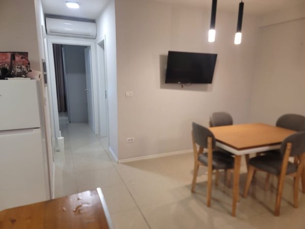 Tirane, jepet me qera apartament+verande | Penthouse 2+1+Ballkon Kati 1, 99 m² 450 € (Dy Kullat e Malezjanit)