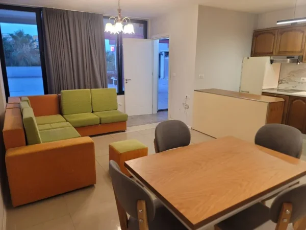 Tirane, jepet me qera apartament+verande | Penthouse 2+1+Ballkon Kati 1, 99 m² 450 € (Dy Kullat e Malezjanit)