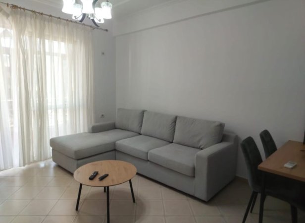 Tirane, jepet me qera apartament Kati 4, 70 m² 650 € (Kika 1)