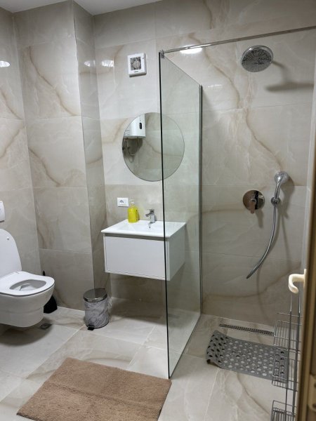 Tirane, jepet me qera apartament 1+1 Kati 3, 55 m² 650 € (PAZARI I RI)