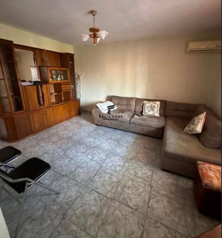 Tirane, jepet me qera apartament 1+1 Kati 4, 60 m² 400 € (ALI DEMI)