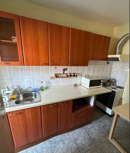 Tirane, jepet me qera apartament 1+1 Kati 4, 60 m² 400 € (ALI DEMI)