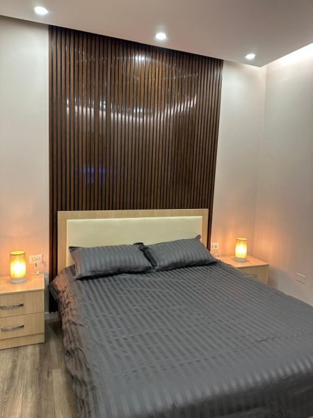 Tirane, jepet me qera apartament 1+1+Ballkon Kati 3, 60 m² 650 € (Pazari i Ri/Rr.Riza Jasa)