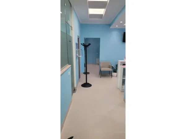 Tirane, jepet me qera ambjent biznesi , 132 m² 1.600 € (Kongresi Manastirit)