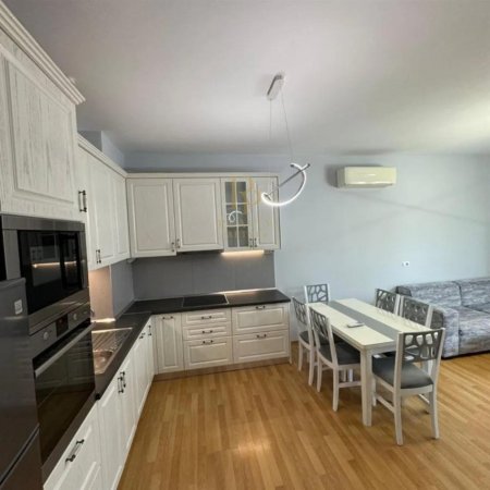 Tirane, jepet me qera apartament 2+1+Ballkon Kati 5, 96 m² 750 € (pas Ambasadës Greke)