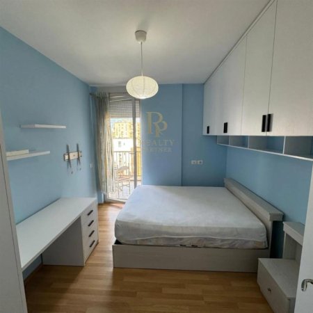 Tirane, jepet me qera apartament 2+1+Ballkon Kati 5, 96 m² 750 € (pas Ambasadës Greke)