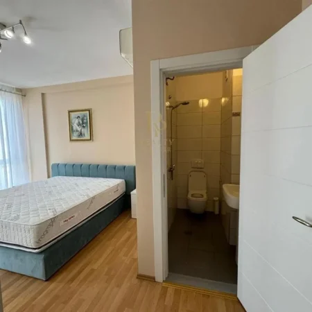 Tirane, jepet me qera apartament 2+1+Ballkon Kati 5, 96 m² 750 € (pas Ambasadës Greke)