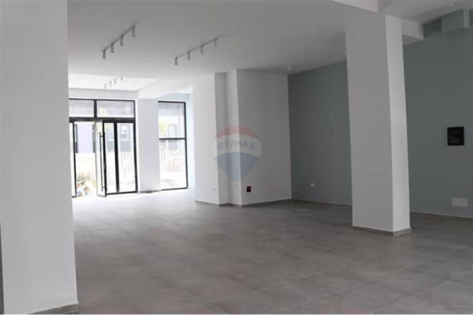 Tirane, jepet me qera ambjent biznesi Kati 0, 165 m² 1.300 € 