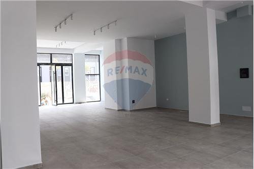 Tirane, jepet me qera ambjent biznesi Kati 0, 165 m² 1.300 € 