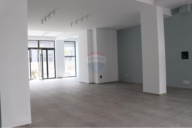 Tirane, jepet me qera ambjent biznesi Kati 0, 165 m² 1.300 € 