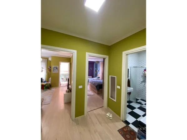 Tirane, shitet apartament 1+1 Kati 3, 74 m² (Ali Demi, prane fushes)