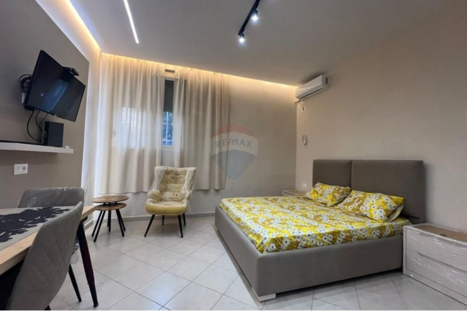 Tirane, jepet me qera 1+1 Kati 1, 32 m² 470 € 