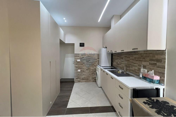Tirane, jepet me qera 1+1 Kati 1, 32 m² 470 € 