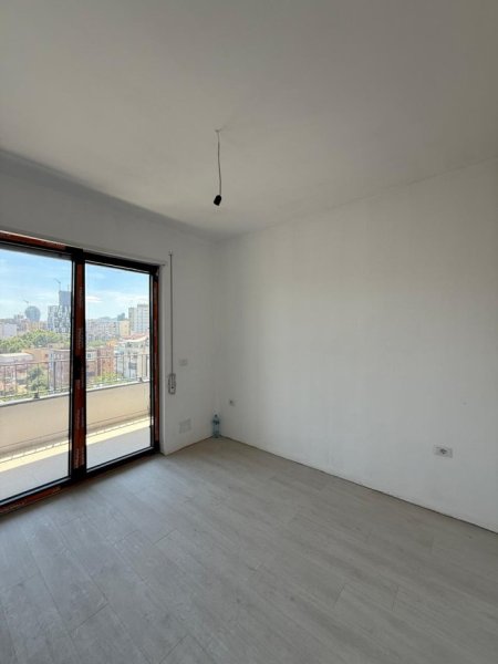 Tirane, jepet me qera zyre Kati 7, 55 m² 450 € (rruga karl gega)