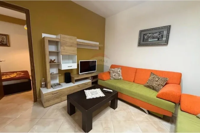 Tirane, jepet me qera 1+1+Ballkon Kati 5, 65 m² 430 € 