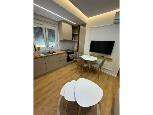 Tirane, jepet me qera apartament 1+1+Aneks Kati 1, 53 m² 600 € (Neom116080)
