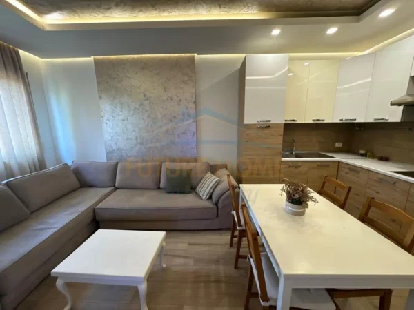 Tirane, jepet me qera apartament 1+1 Kati 3, 70 m² 550 €