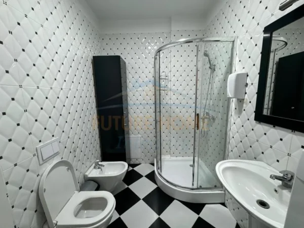 Tirane, jepet me qera apartament 1+1 Kati 3, 70 m² 550 €