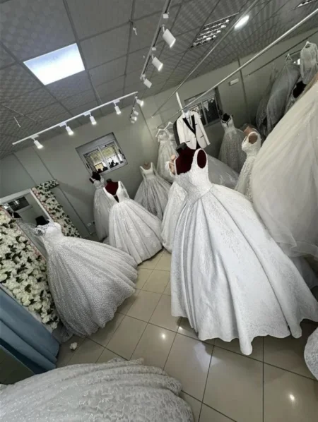 Tirane, shes ambjent biznesi Kati 2, (Bulevardi Nene Tereza)